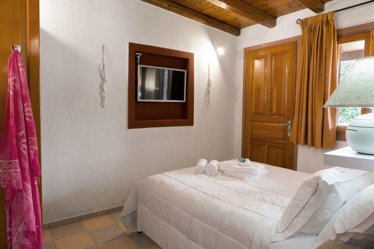 Villa White Villa. Spacious With Prive Pool.