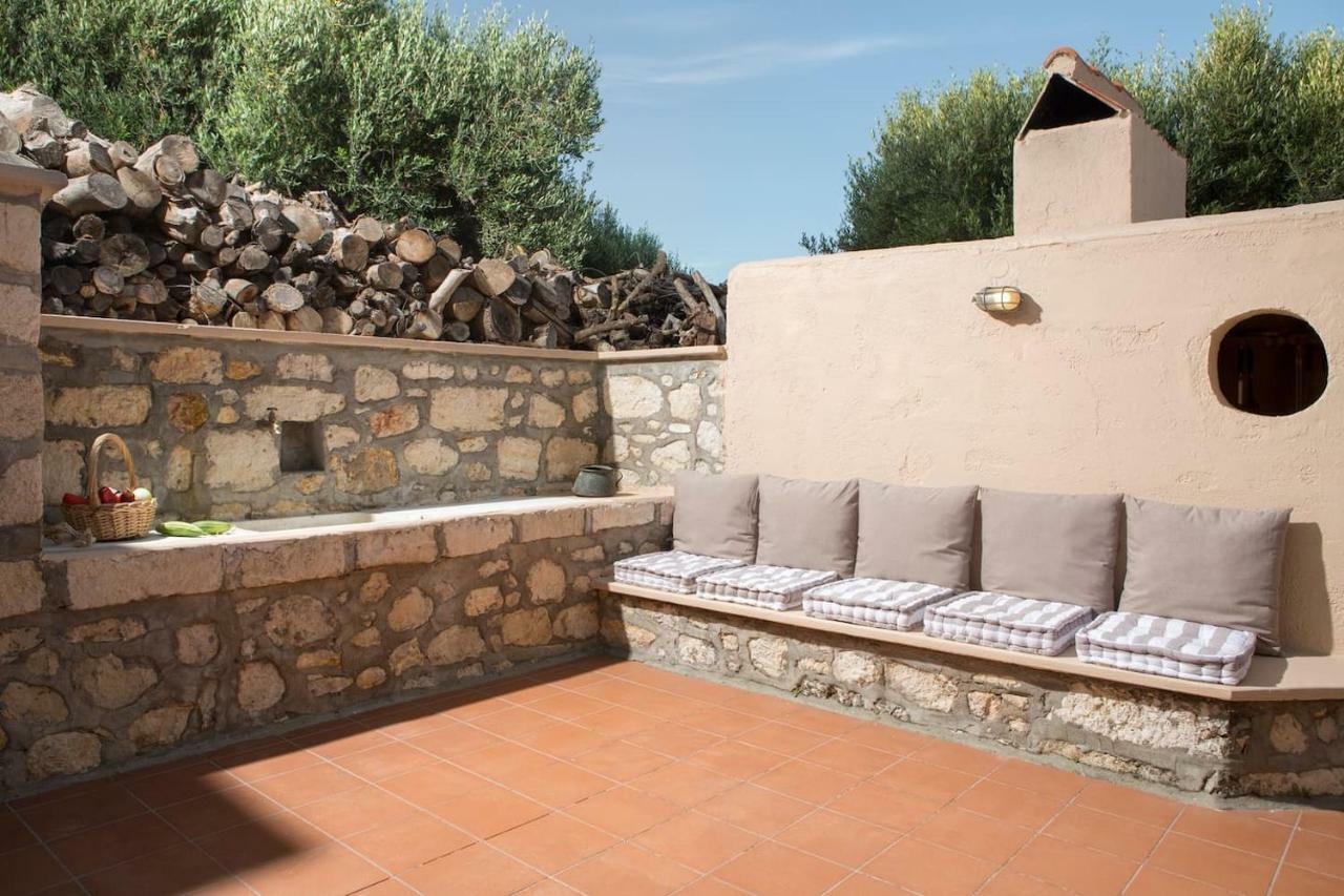White Villa. Spacious With Prive Pool.