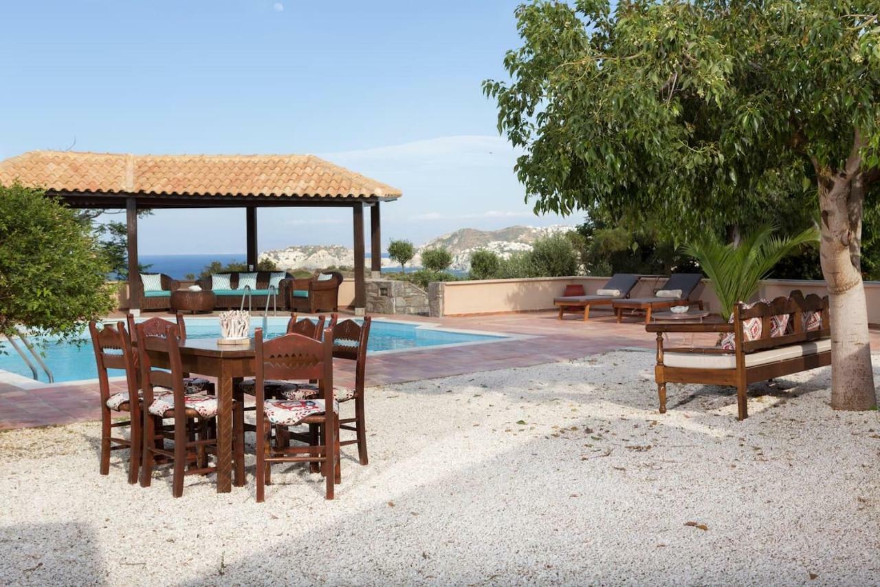 Villa White Villa. Spacious With Prive Pool. *