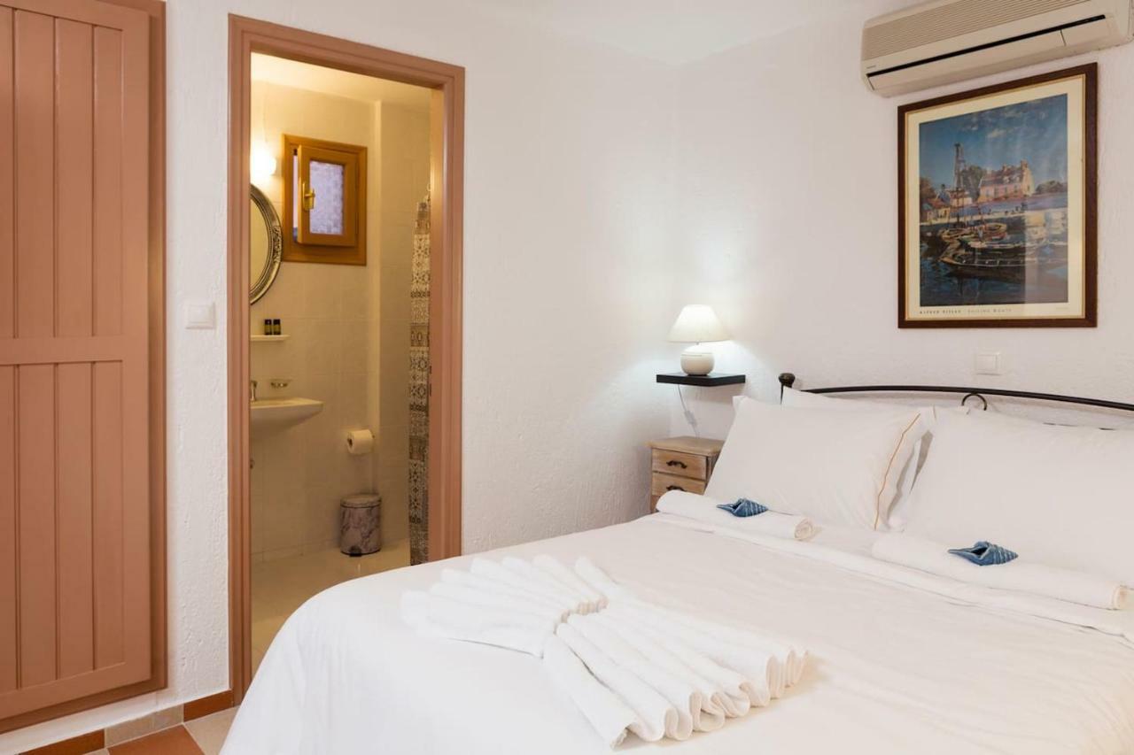 White Villa. Spacious With Prive Pool. Villa Agia Pelagia (Crete)