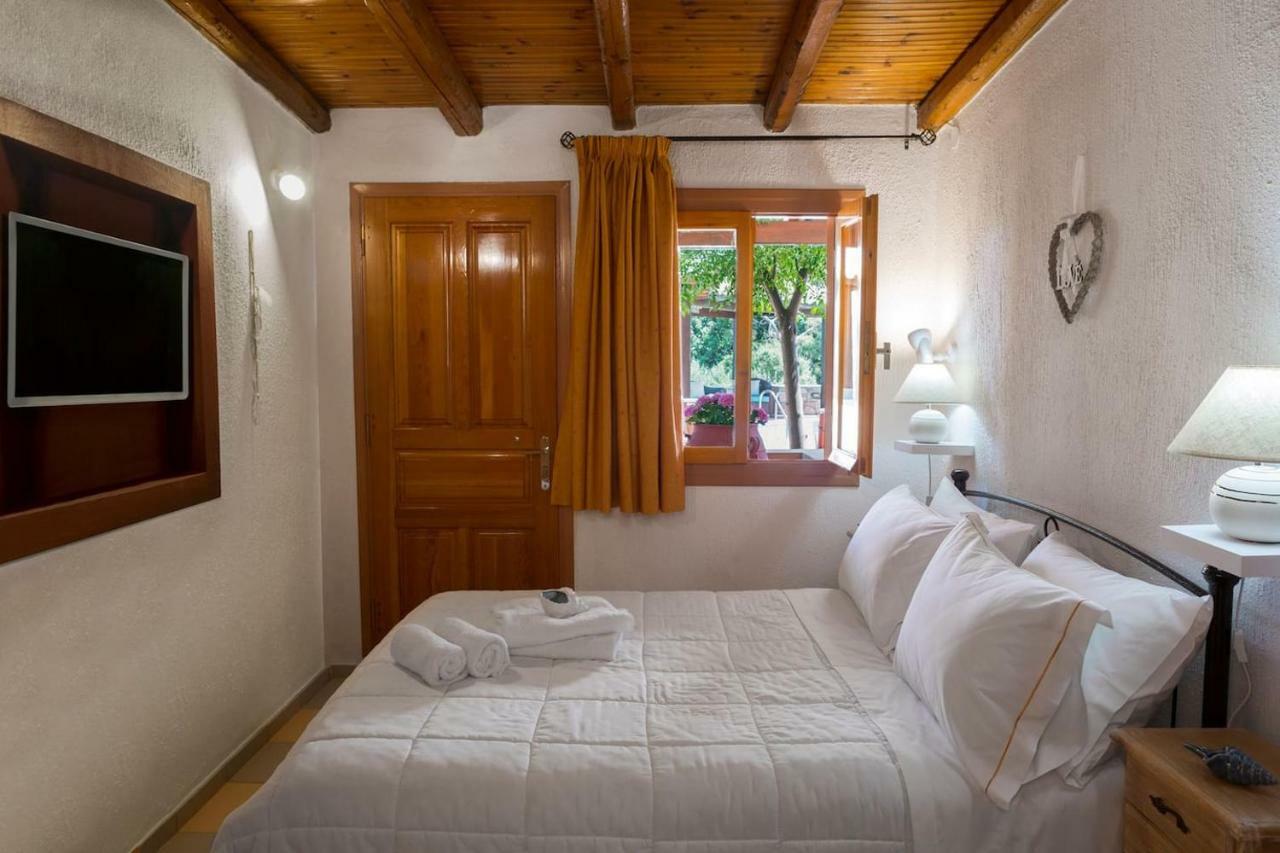 White Villa. Spacious With Prive Pool. Villa *